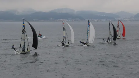 巴西队球员德保罗等共悼亡友，集体默哀致敬一分钟